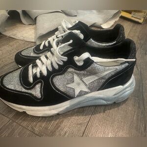 Golden Goose Runners size 40
Black , silver with white stars